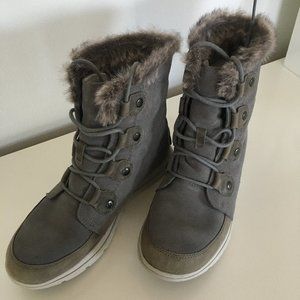 Like New Sorel Joan Ankle/Hiking Boots